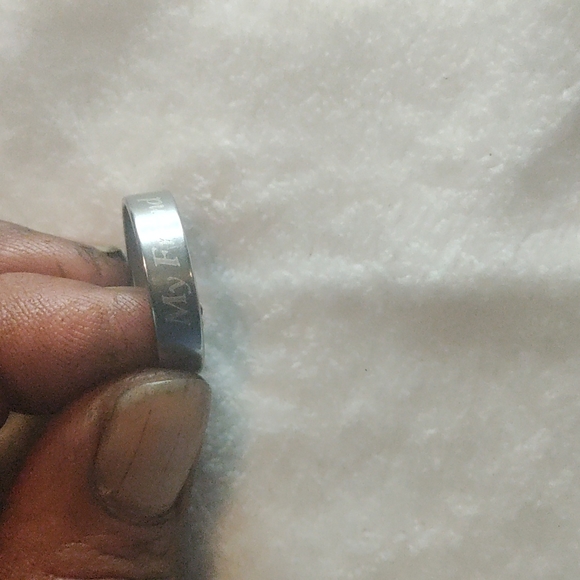 A man's Ring band in size 11 1/2 - Picture 2 of 6